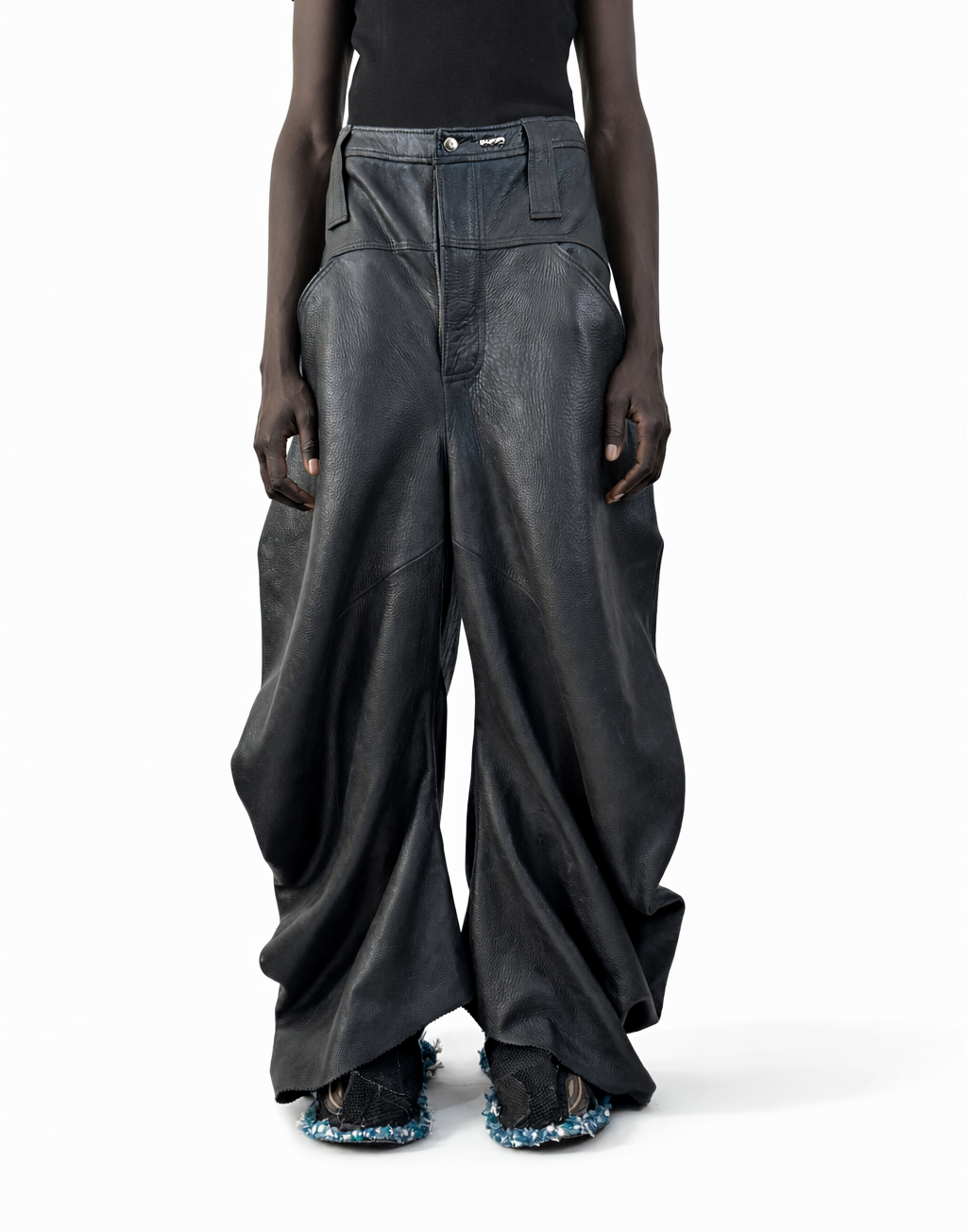 BLACK TWISTED BAGGY