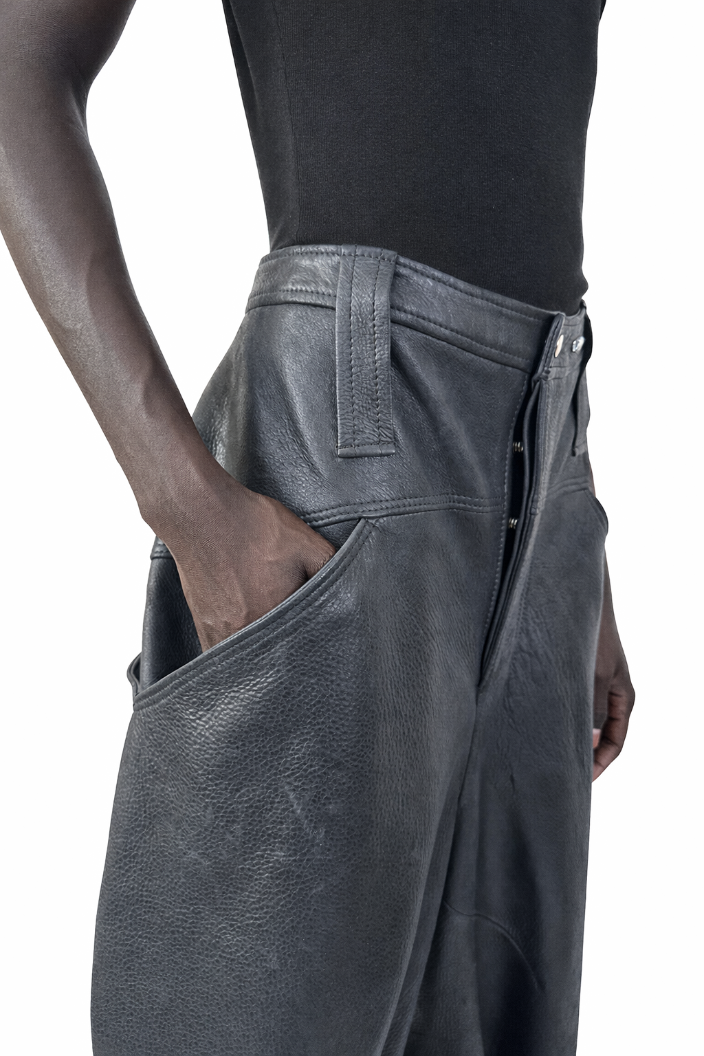 BLACK TWISTED BAGGY