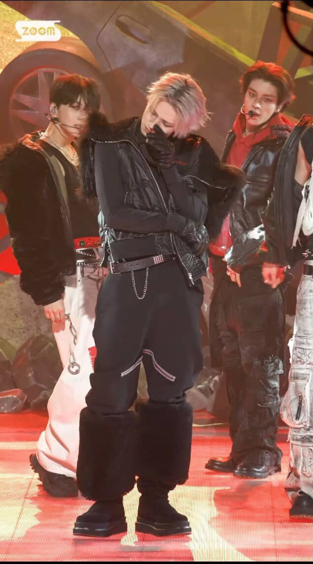 BLACK TWISTED TRACK PANTS