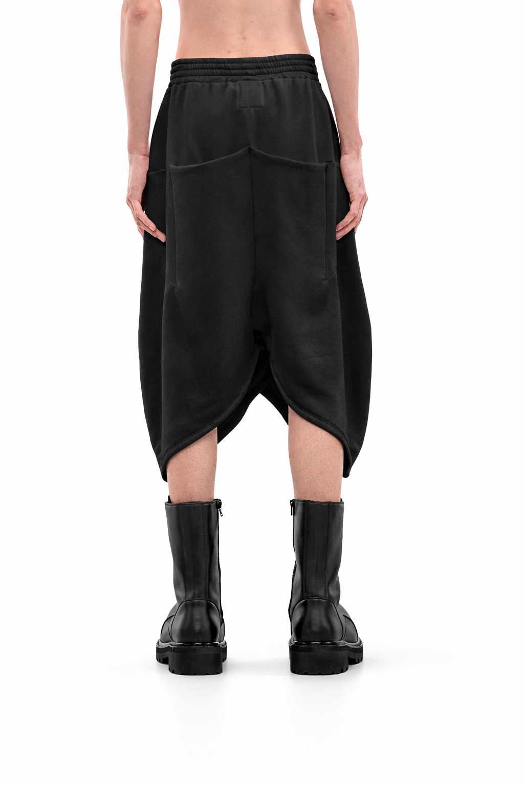 BLACK TWISTED SHORTS