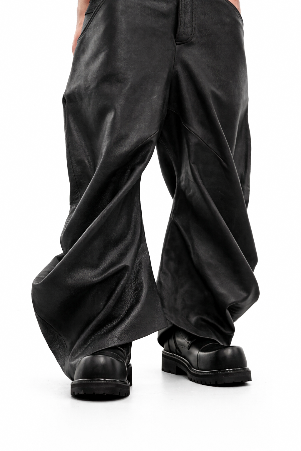 BLACK TWISTED BAGGY