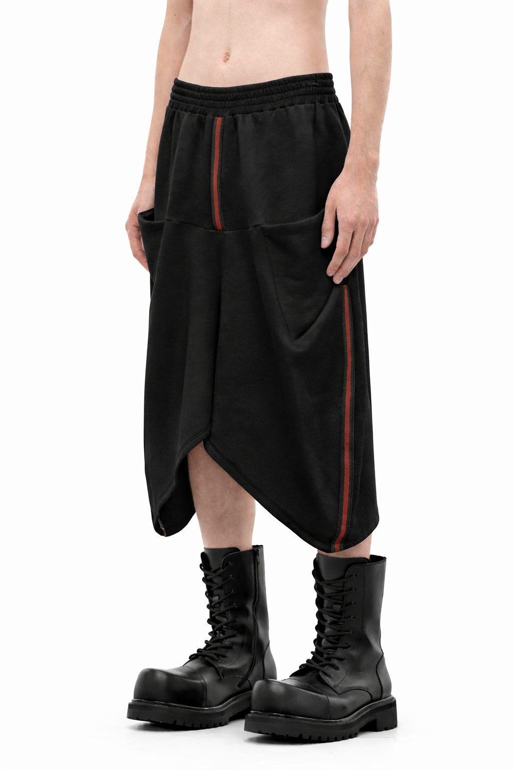 BLACK TWISTED SHORTS