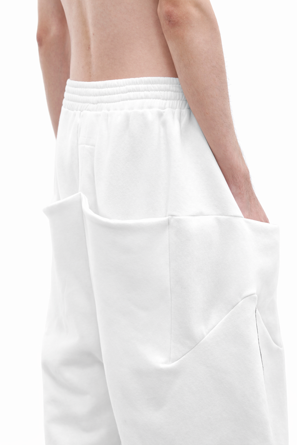 WHITE TWISTED SHORTS