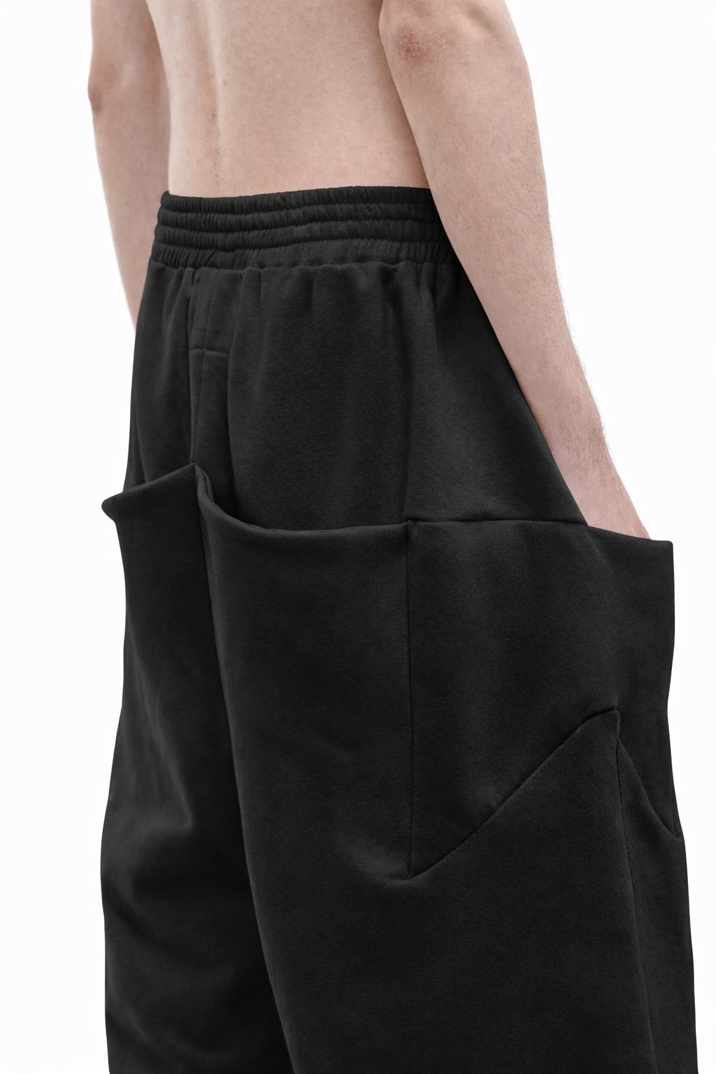 BLACK TWISTED SHORTS
