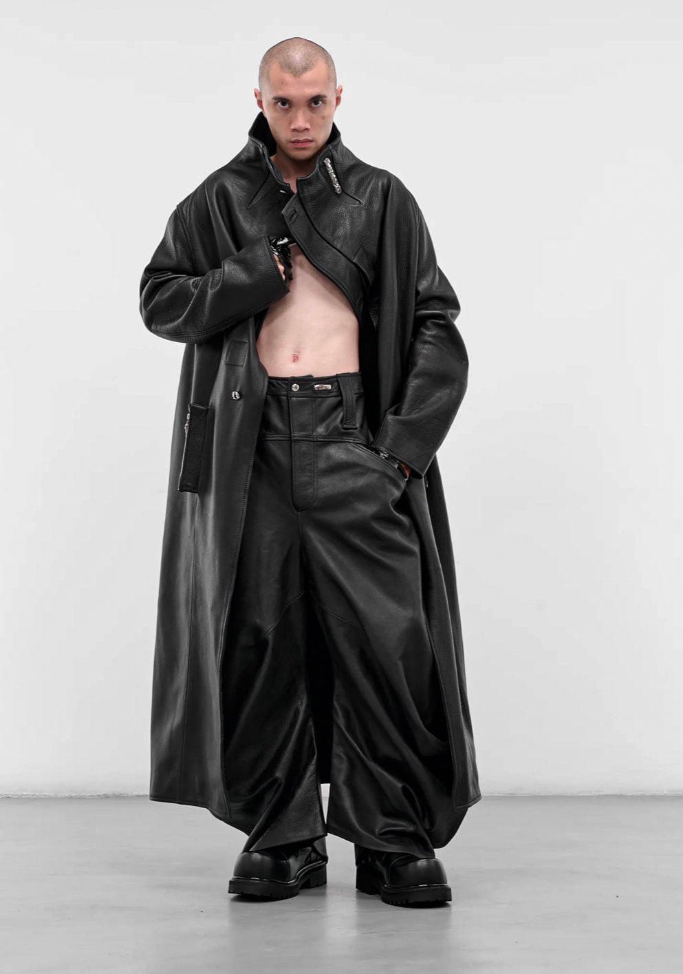 BLACK TWISTED BAGGY